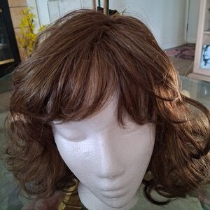Elegant Chestnut Waves Women's Wig